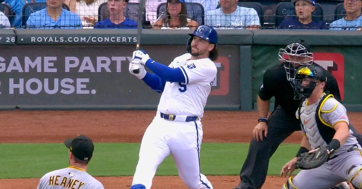 Royals launch home run barrage to sink the Pirates