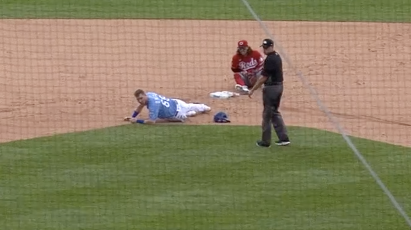 Singer shoves but Royals fall late to the Reds