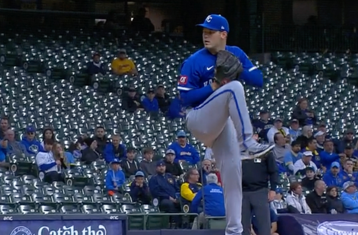 Royals lose a pitcher's duel