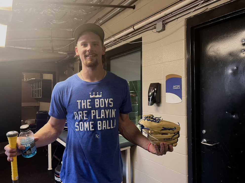 The boys are playin' some ball!