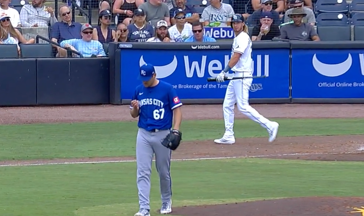 Lugo and the Royals' bats team up to sting the Rays