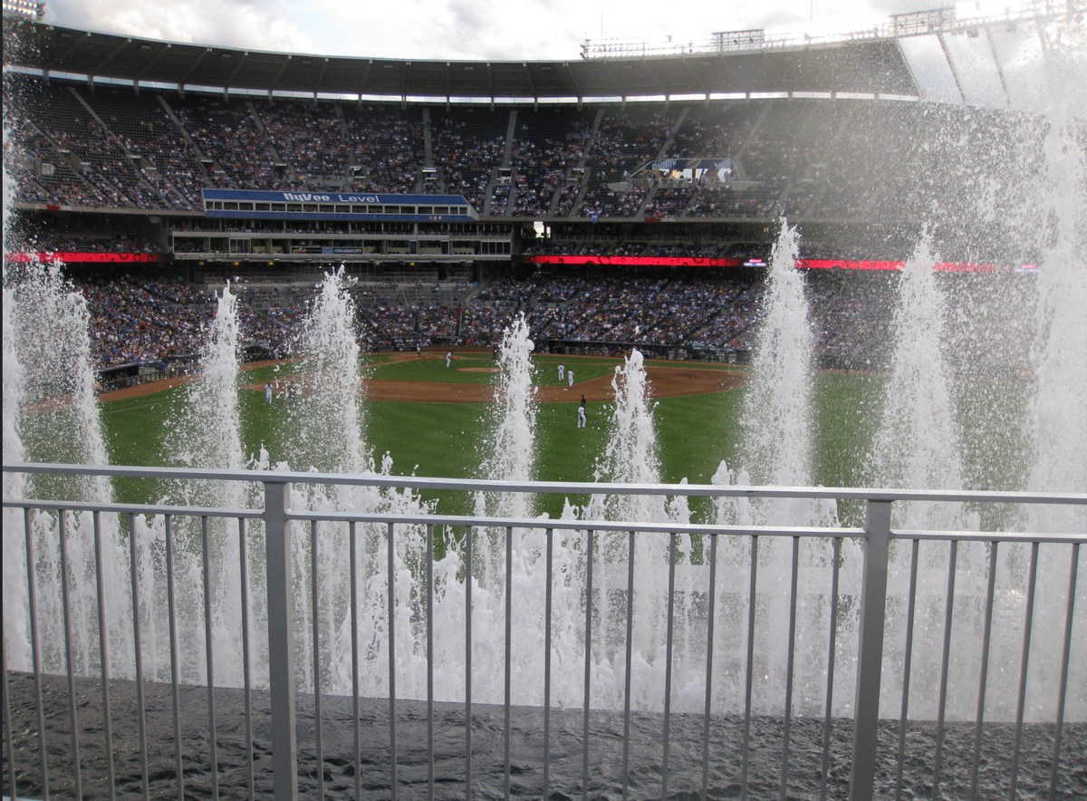 Splash hits: A new voice in the Royals radio booth, it's contact tender day and a familiar bullpen arm is ready for his return