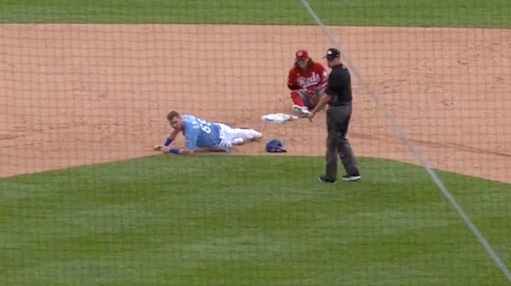 Singer shoves but Royals fall late to the Reds