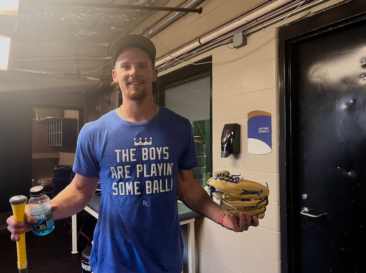 The boys are playin' some ball!